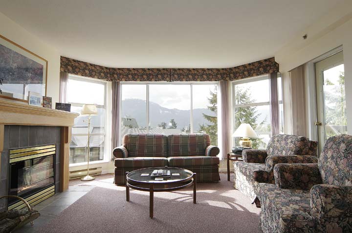 Woodrun Lodge Whistler 303 Living Room 